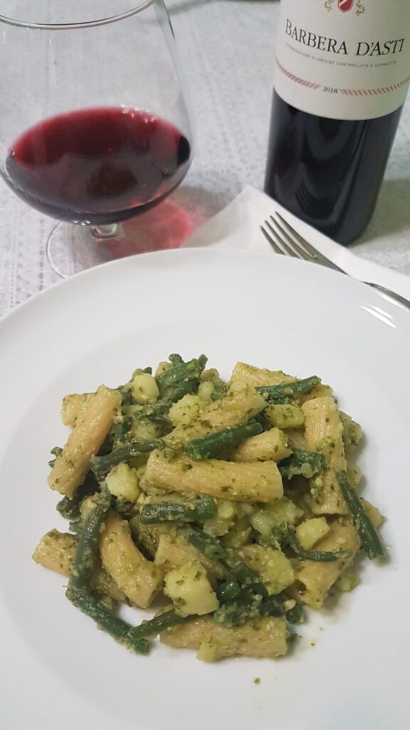 Tortiglione com vagem, batatas e pesto